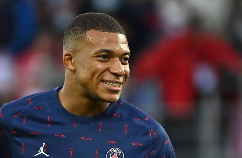 Una directiva del Madrid avisa con Mbappé: «Con Florentino no descarto nada»
