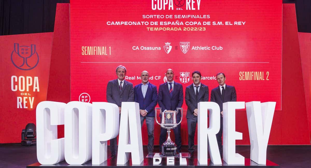 Goikoetxea, De la Fuente, Rubiales, Braulio y Butragueño, tras el sorteo de los horarios de las semifinales de Copa del Rey.