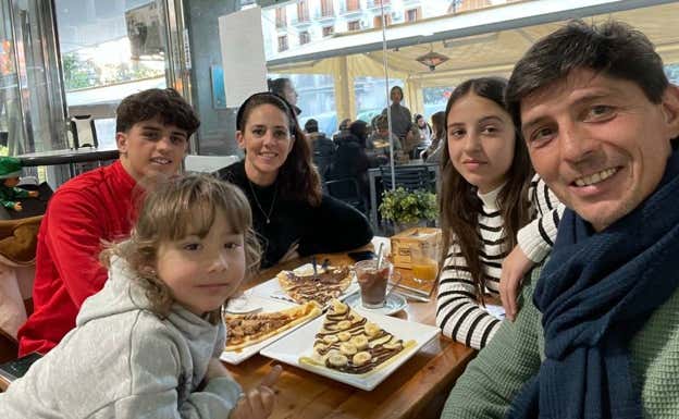 Jesús Vázquez junto a su familia