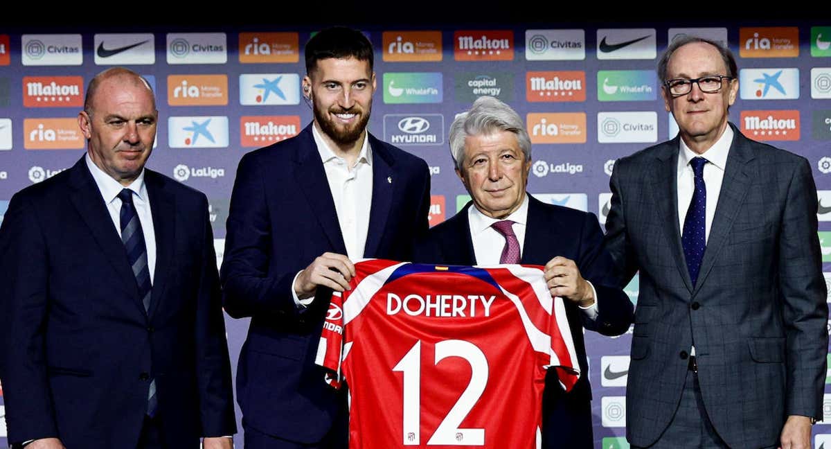 Matt Doherty en su presentación como jugador del Atlético de Madrid./EFE