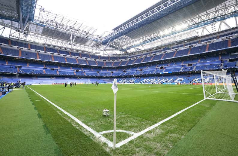 El césped del Bernabéu se convierte en el problema de nunca acabar