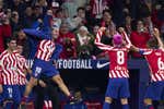 Correa se enteró de que había marcado... en el banquillo y con el abrigo puesto