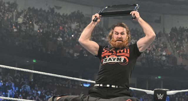 Sami Zayn logra una oportunidad ante Roman Reings en Elimination Chamber