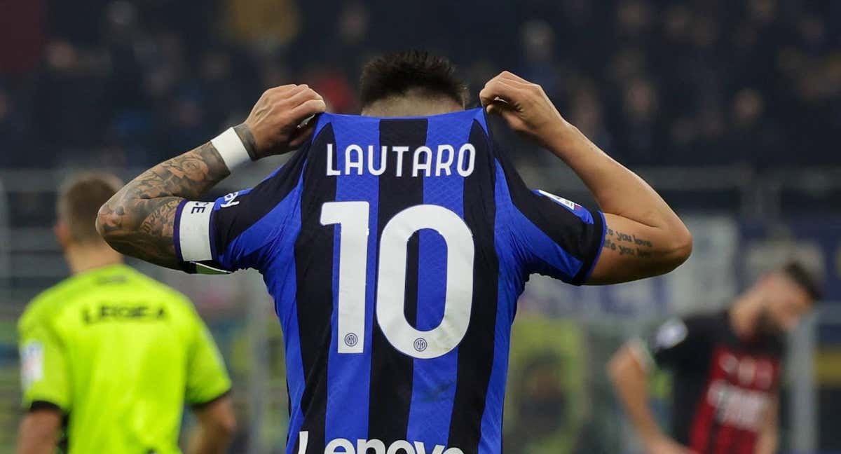 Lautaro celebra el gol en el derbi. /EFE