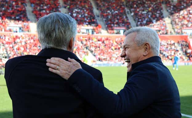 Ancelotti y Aguirre dialogan antes del partido EFE