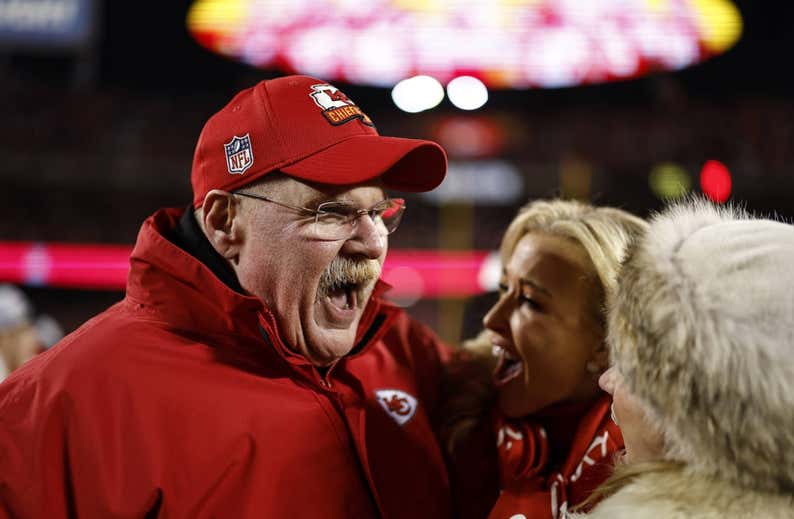 Andy Reid, el loco de las cheeseburger que protagoniza la Super Bowl