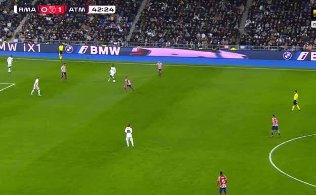 Su capacidad para generarse ventajas sin necesidad de ayudas colectivas le convierte en una herramienta valiosísima para superar presiones y poner en ventaja a los mejores jugadores del Real Madrid.