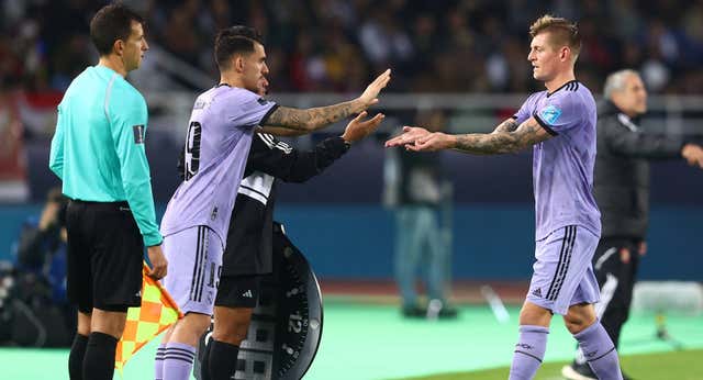 Ancelotti busca la fórmula para mezclar a Kroos y Ceballos
