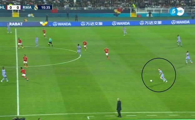 Kroos, en posición de lateral durante el partido ante el Al Ahly.  TELECINCO