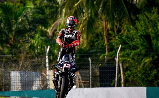 Maverick Viñales, durante el primer día de test de pretemporada en Sepang. MotoGP