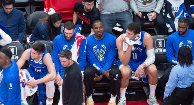 La locura del último día en el mercado NBA: casi 60 jugadores traspasados y Serge Ibaka cortado