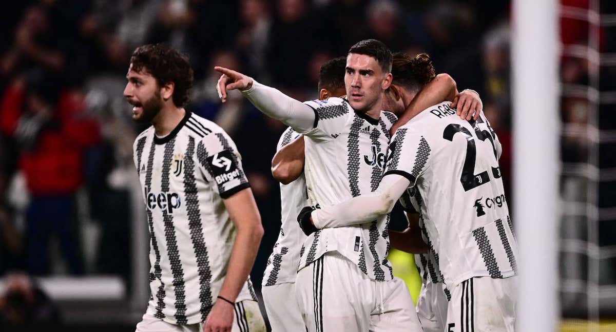 Rabiot y Vlahovic celebran el gol de la Juventus. /AFP