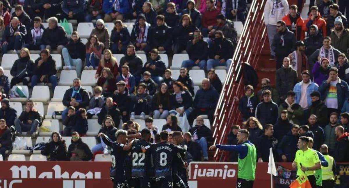 Jugadores del Málaga celebran un gol en el Carlos Belmonte/LALIGA