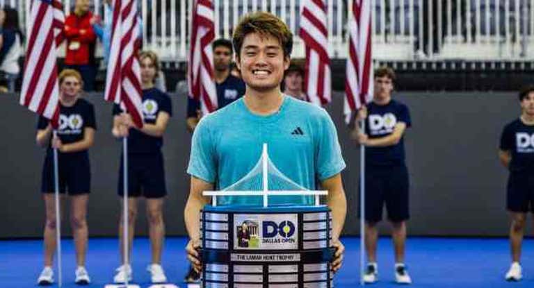 Yining Wu con el trofeo conquistado en Dallas.