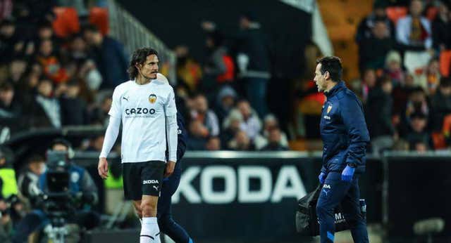 Las desgracias asolan al Valencia: Cavani, roto y sin gol a Getafe