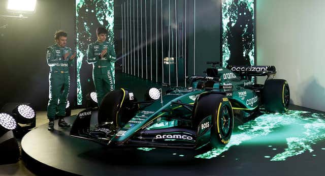 El Aston Martin de Fernando Alonso se apunta un tanto en medio del maquillaje de la F1