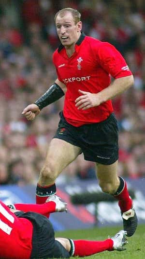 Gareth Thomas, durante un partido del VI Naciones en 2004.  EFE/epa/Ian Smith