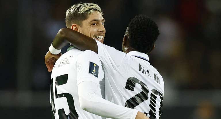 Valverde y Vinicius celebrando un gol.