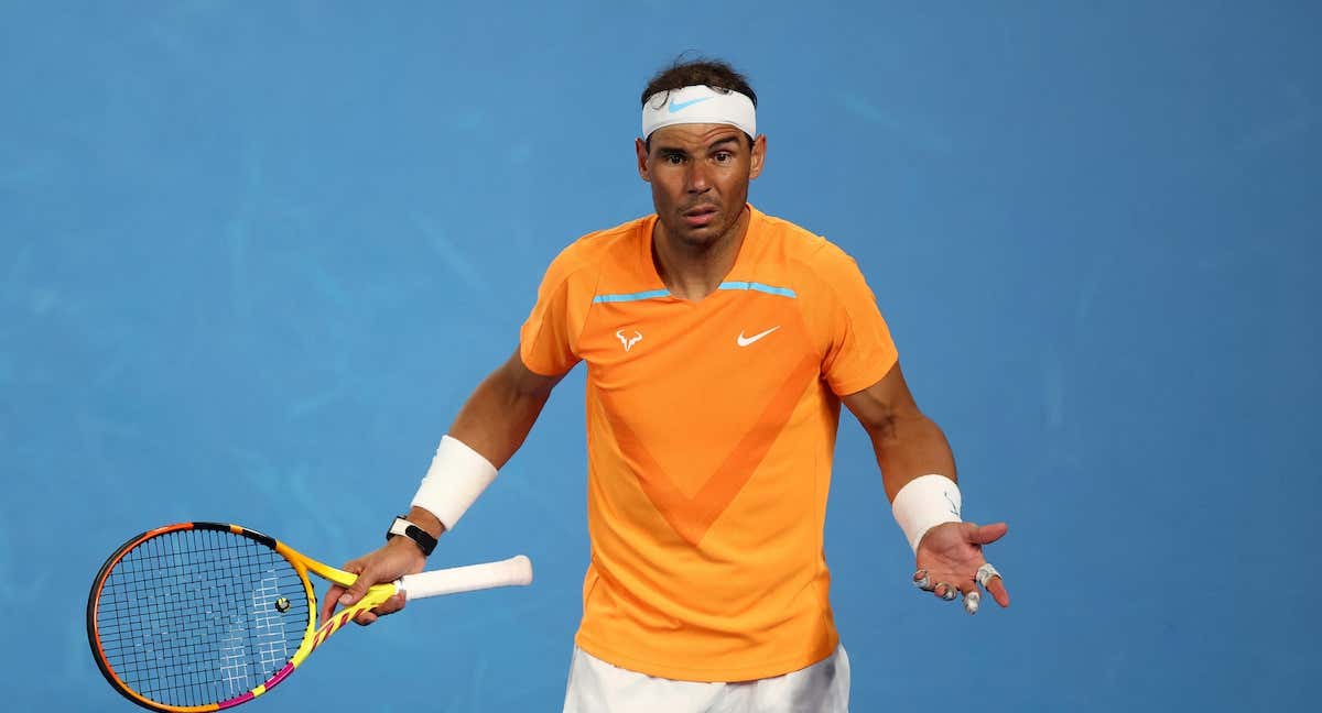 Rafael Nadal desconcertado durante un partido en el Open de Australia 2023. /Reuters