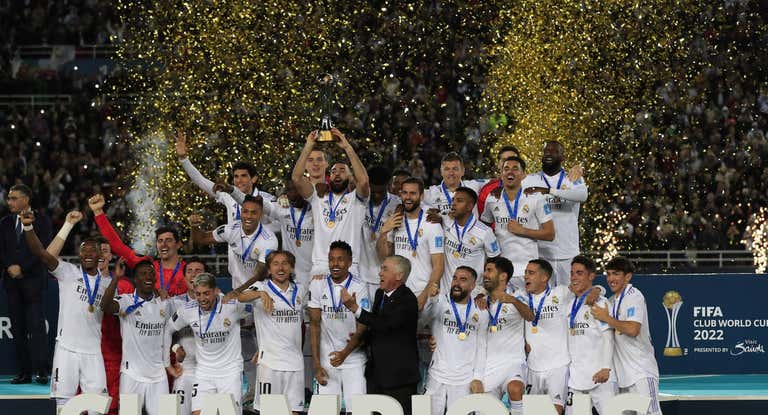 El Real Madrid levanta el título en Marruecos.