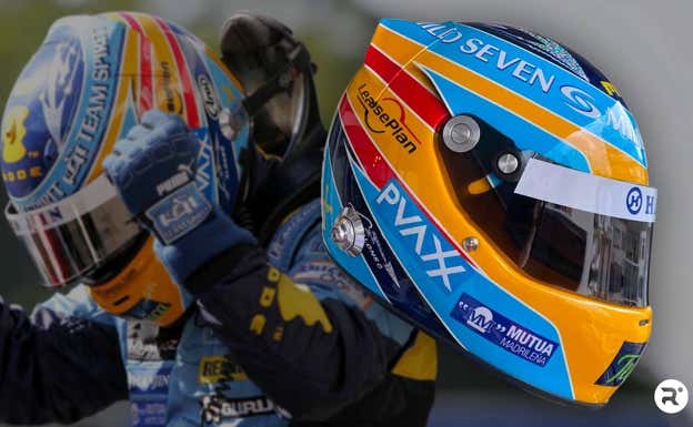 El casco con el que Alonso logró su segundo título de F1 en 2006.  Relevo