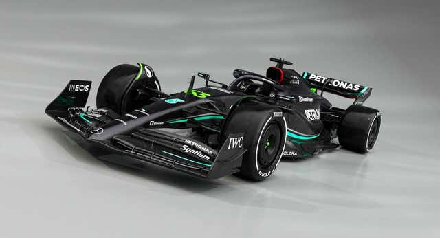 Mercedes apuesta por una decoración en carbono para aligerar su nuevo F1