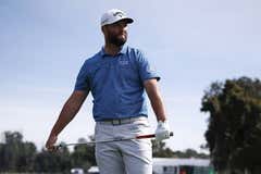 Jon Rahm vuelve a exhibirse y Tiger Woods regresa en forma