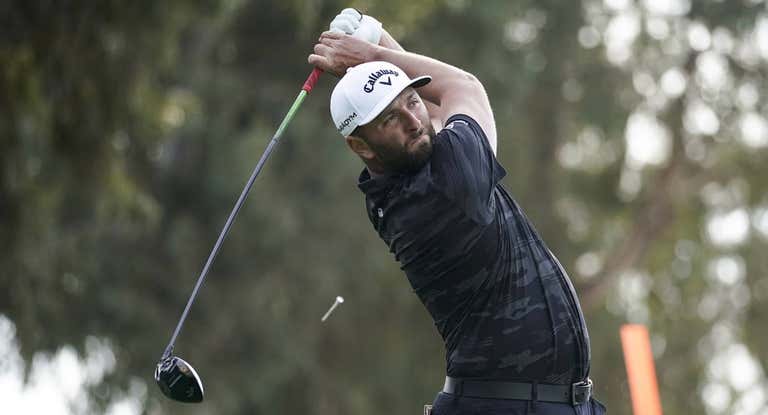 Jon Rahm, ayer, tras golpear una bola en el The Genesis.
