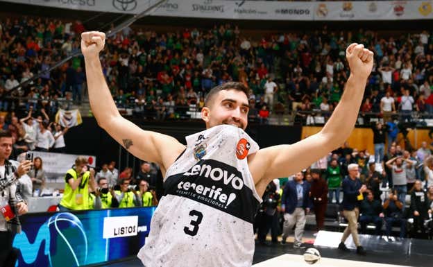 Jaime Fernández celebra la victoria del Tenerife. ACB Media