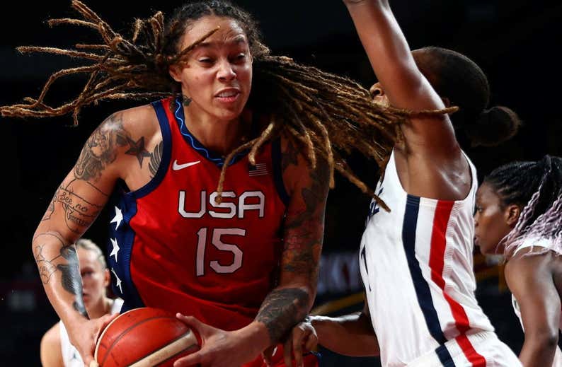 Griner vuelve a las canchas tras el calvario ruso... y en el club de su vida