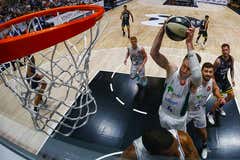 Unicaja, un campeón 'bajito' y de rebote