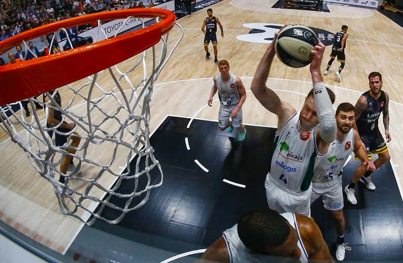 Unicaja, un campeón 'bajito' y de rebote