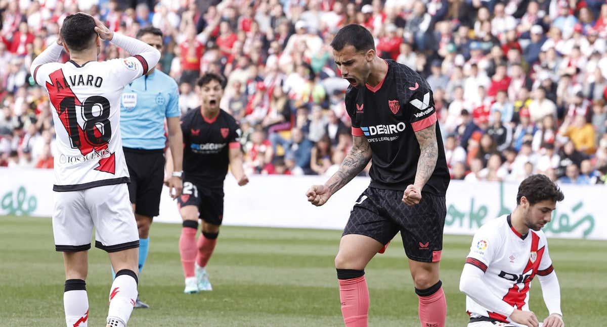 Suso celebra el gol que anotó ayer en Vallecas./EFE