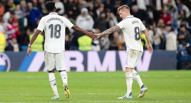El virus causa estragos en el Madrid: Tchouameni y Kroos no viajan a Liverpool
