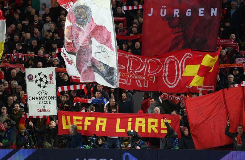 ¿Por qué el Liverpool y otros equipos ingleses pitan el himno de la Champions League?