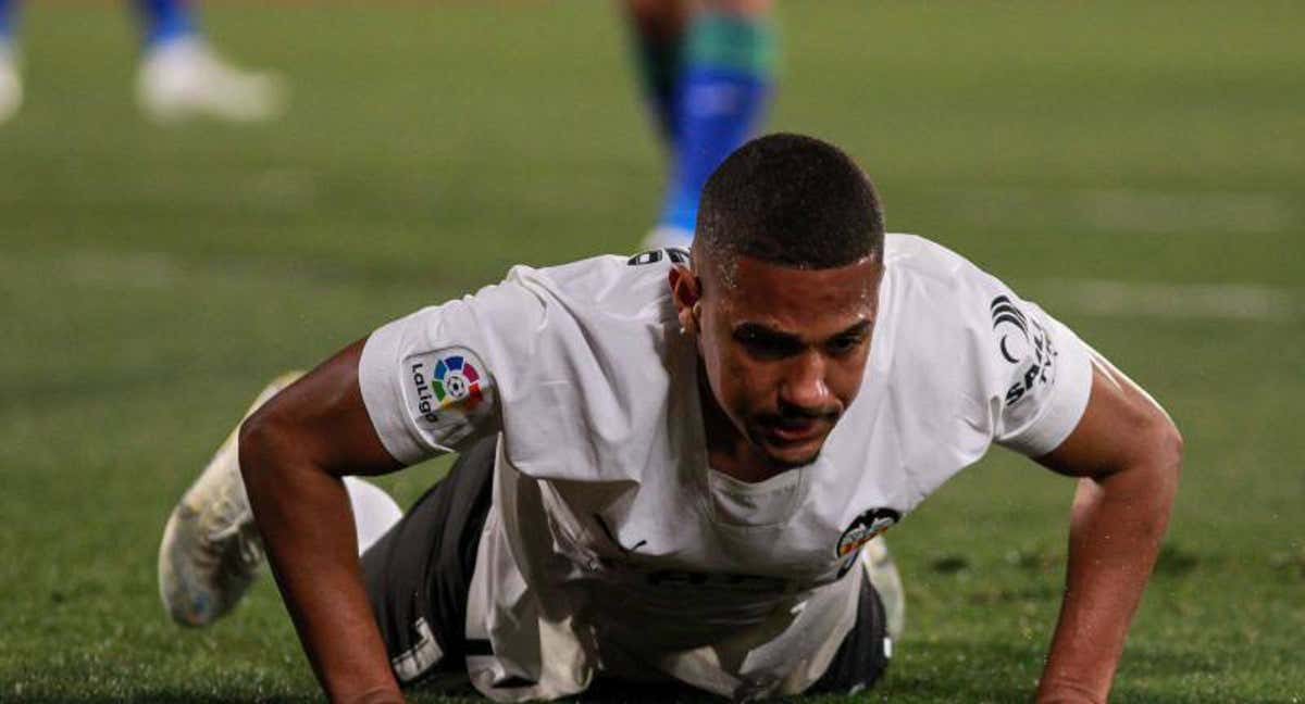 Lino por los suelos.