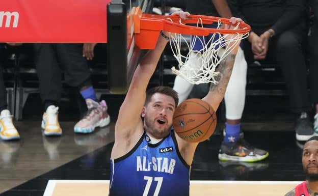 Luka Doncic hace un mate en el All-Star de la NBA. EFE
