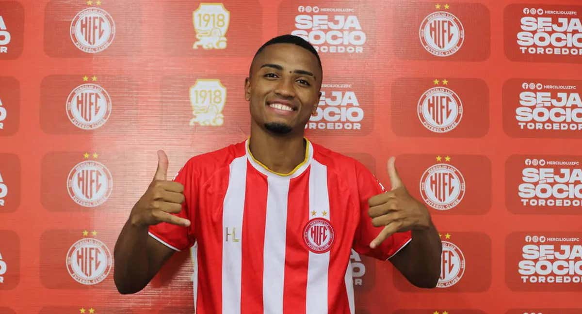 Leozinho, en su presentación como jugador del Hercilio Luz Futebol Clue.