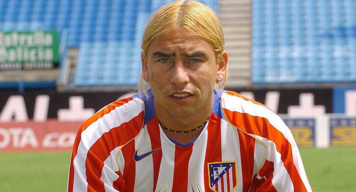 El Pato Sosa, en su mítica presentación con el Atlético de Madrid en el verano de 2004, donde se resbaló.