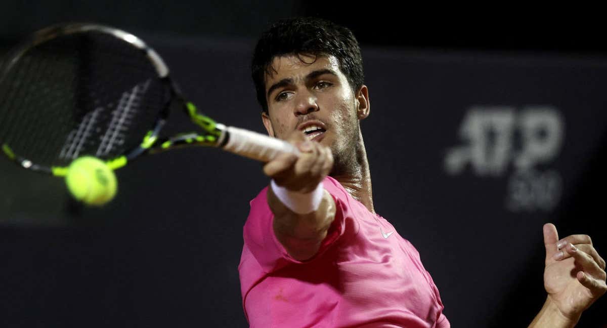 Carlos Alcaraz, durante el partido ante Fognini en el ATP500 de Río. /REUTERS