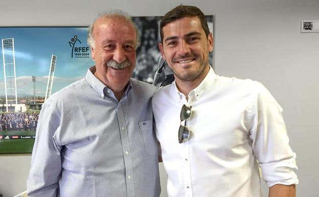 Fotografía de Iker Casillas y VIcente del Bosque tras su reconciliación en la Ciudad Deportiva de Las Rozas EFE