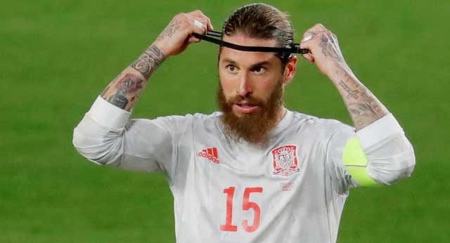 Clemente fulmina a la Quinta, Luis se borra del ‘raulismo’, la ‘chapa’ de Xavi, la desazón de Casillas, el escepticismo de Iniesta…