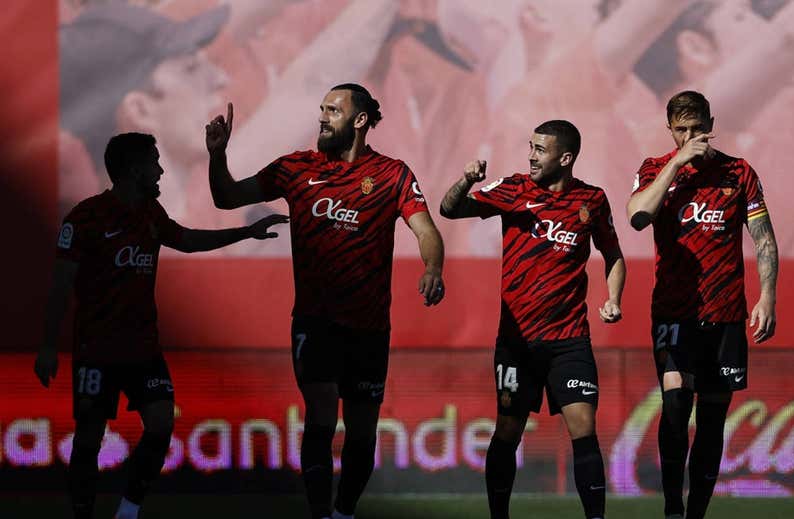 El Espanyol se aleja del descenso con un doblete de Braithwaite