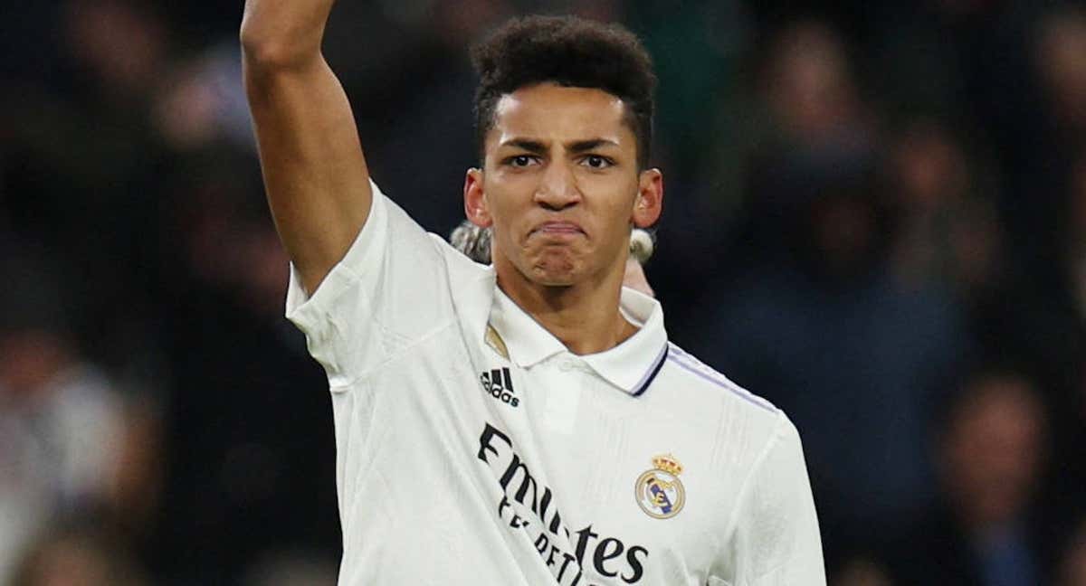 Álvaro Rodríguez celebra su gol contra el Atlético de Madrid./Reuters