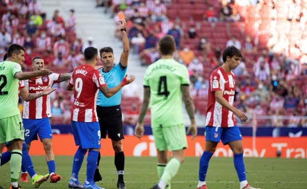 Gil Manzano expulsó a Joao Félix, el 18 de septiembre de 2021, en el Metropolitano.