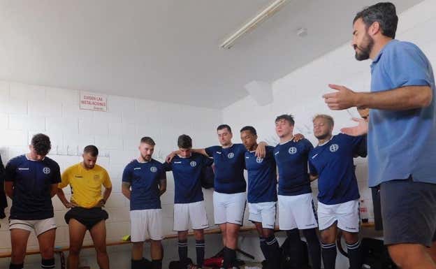 Álvaro Castiella, presidente del equipo, junto a los jugadores. Instagram