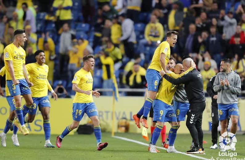 Aguanta como puedas: Las Palmas y Levante estiran por arriba; el Racing, por abajo
