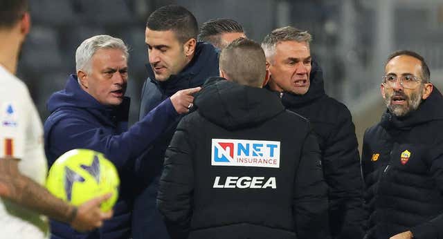 La Roma pierde ante la Cremonese y Mourinho estalla contra los árbitros