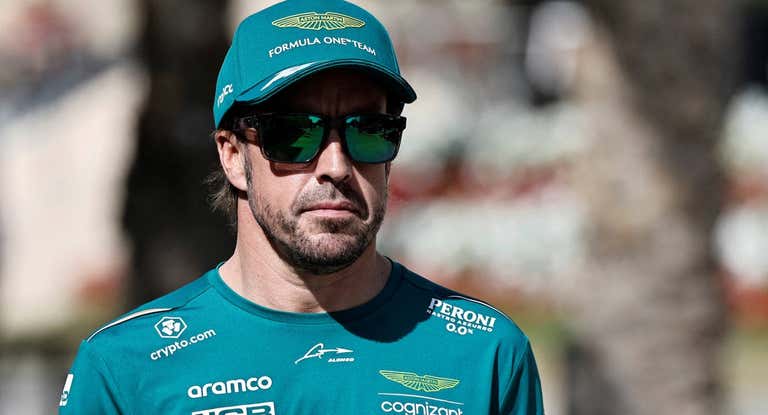 Fernando Alonso, con los colores de Aston Martin.