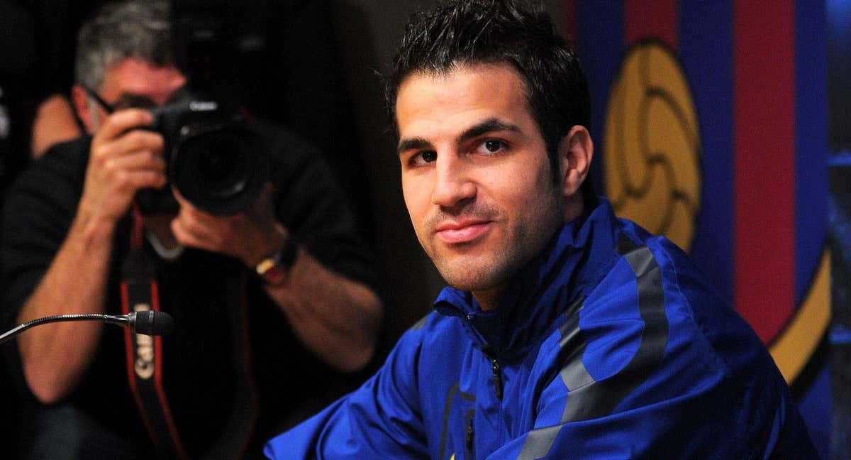 Imagen de archivo de Cesc Fabregas en una rueda de prensa con el Barcelona. /AFP